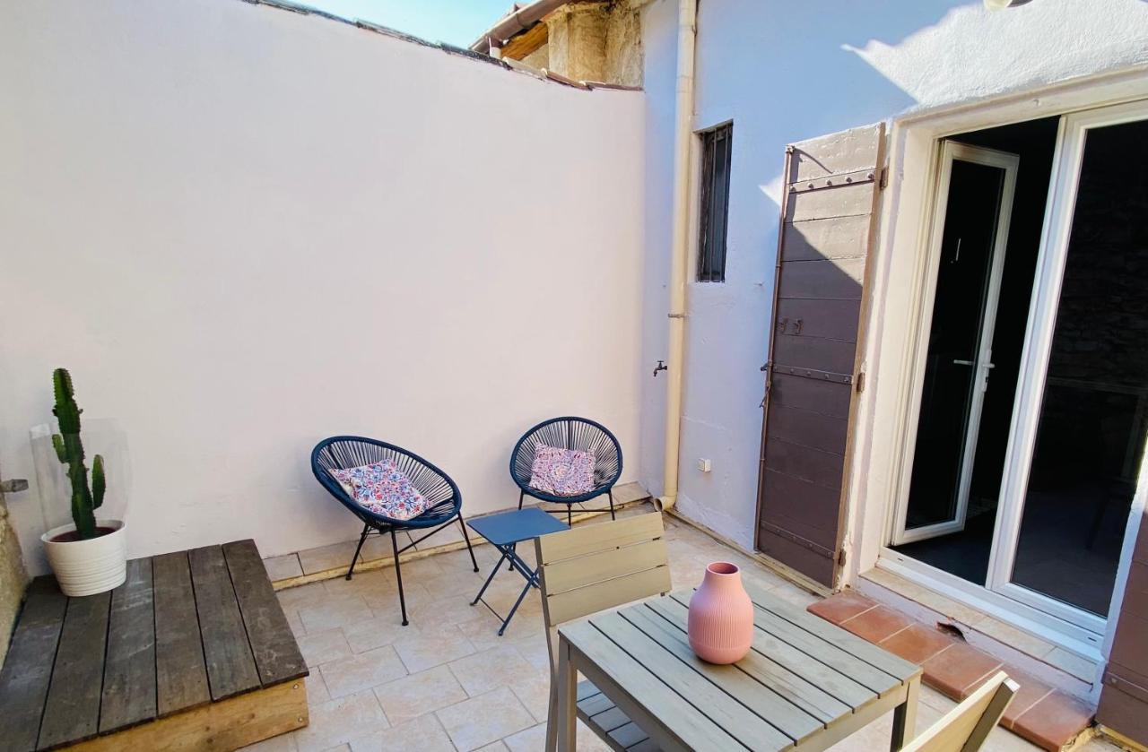 Appartements Entre Provence Et Camargue Tarascon Exterior foto